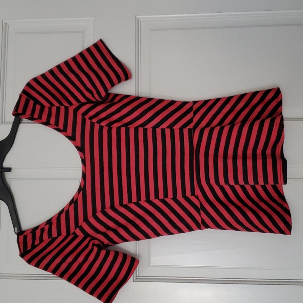 Fitted waist with flair stripped shirt